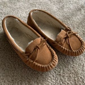 cabelas womens moccasin slippers